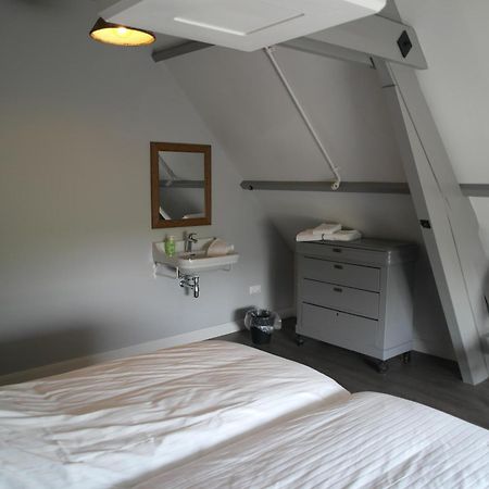 B&B Groepsaccommodatie De Pastorie Lage Mierde Exterior photo