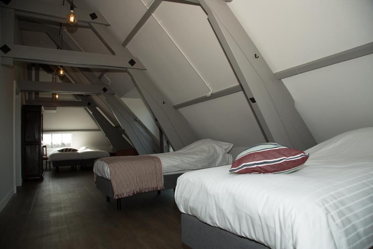 B&B Groepsaccommodatie De Pastorie Lage Mierde Exterior photo