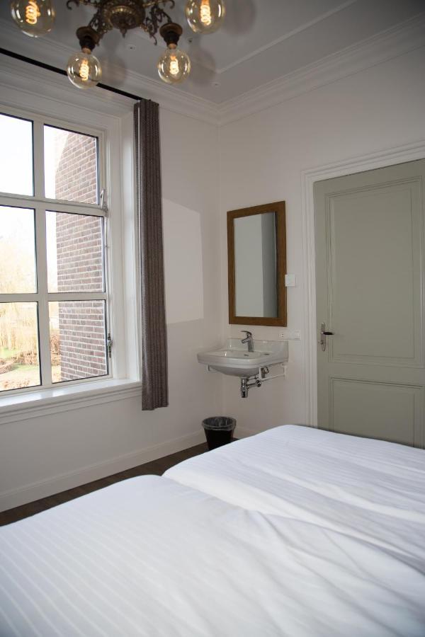 B&B Groepsaccommodatie De Pastorie Lage Mierde Exterior photo