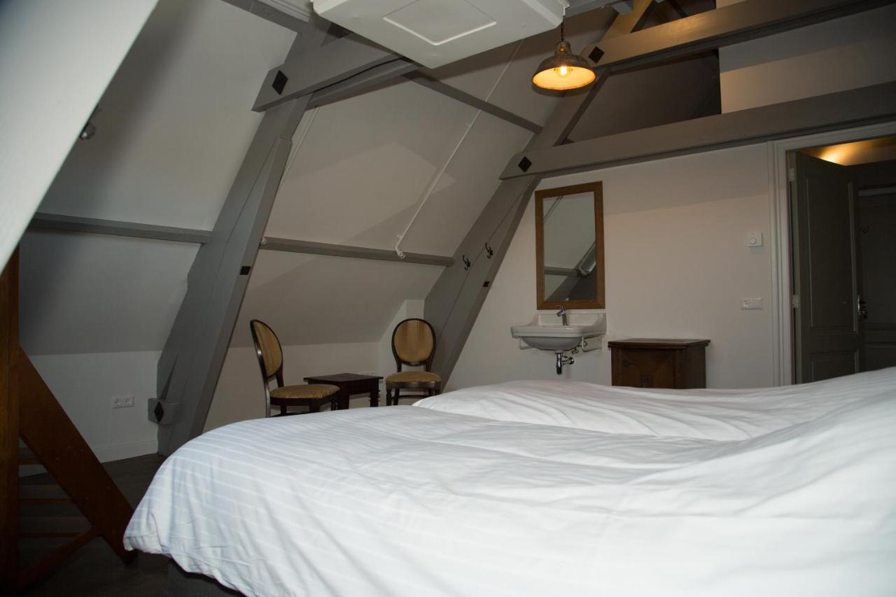 B&B Groepsaccommodatie De Pastorie Lage Mierde Exterior photo