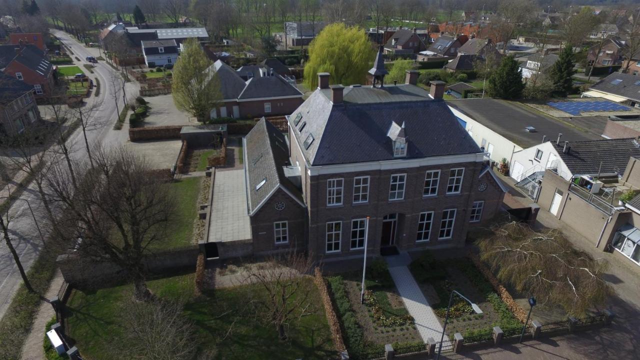 B&B Groepsaccommodatie De Pastorie Lage Mierde Exterior photo